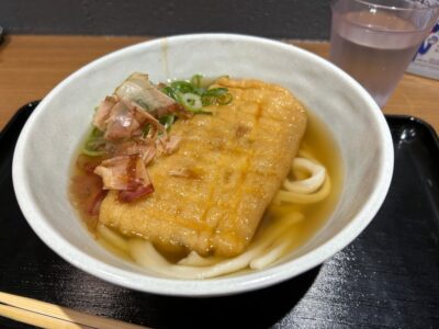 うどん鈴木鰹節店の「きつねうどん」