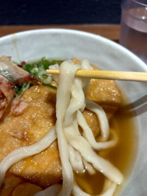 ちょっと平べったい感じのうどん